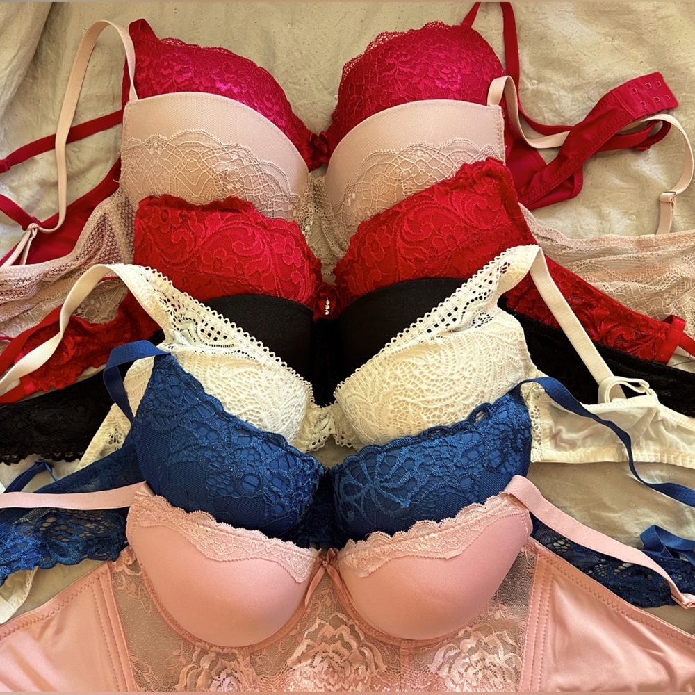 Lot of 7 women’s bras size 34C. Damage free and gently used.